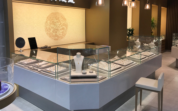 LED standing lighting in Jewelry store